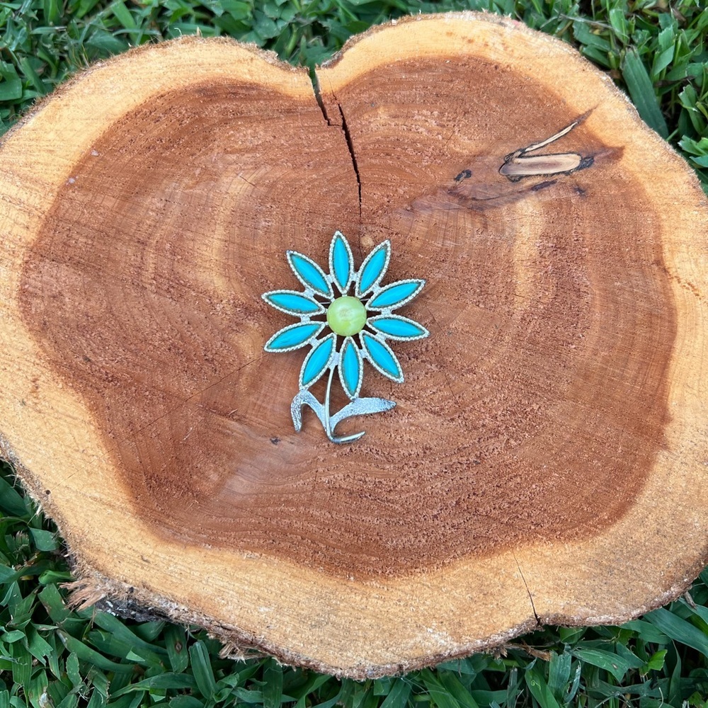 Vintage Sarah Coventry Daisy Brooch